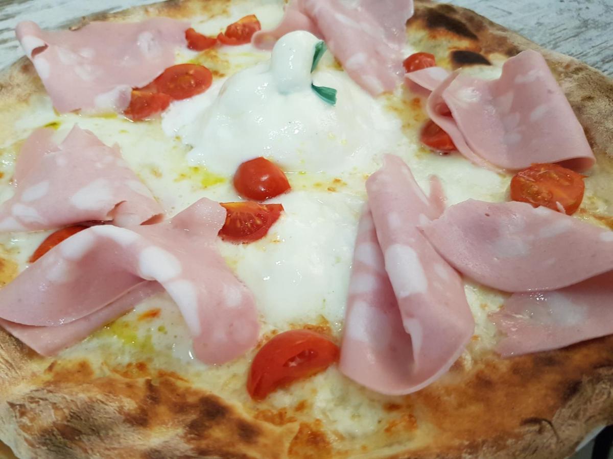 Cavallo Bianco Novara Esterno foto